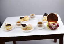 *~* 2 Windbeutel auf Teller