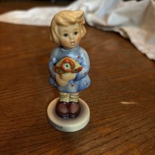  Hummel Figur 239/A Mädchen