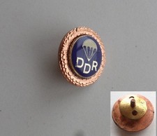  DDR GST Abzeichen Fallschirmspringer L (VMA NVA ) East german Parachutist badge
