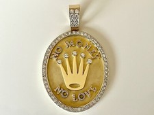 CROWN PENDANT with 3.22ct