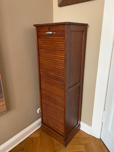Rolladenschrank mit