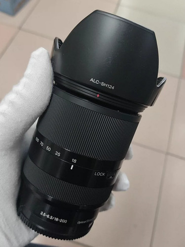 Sony 200mm 5 6 3 - e, f/3.5-6.3