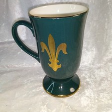 Hornsea Keramik Becher England dunkelgrün Fleur-de-Lys Design 13 cm hoch Gold Detail