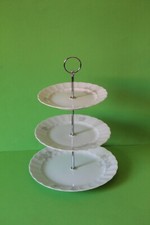 dreistöckige Etagere Teller