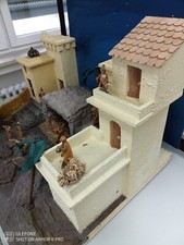 Orientalische Weihnachtskrippe mit Figuren zu verkaufen