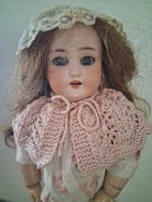 Kleine alte Porzellanpuppe