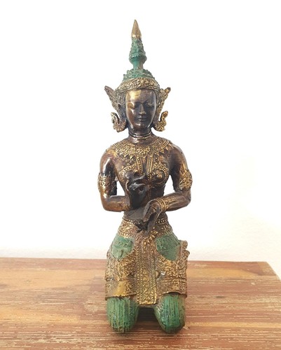 Feng shui thai buddha knieend - feng,