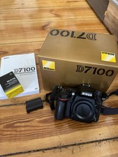 Nikon D7100 DSLR Kamera •
