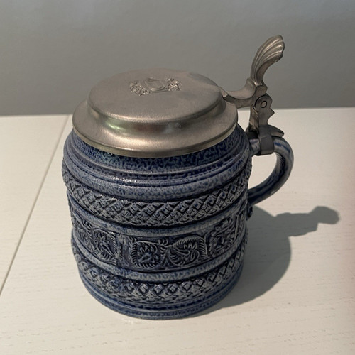 Blau grauer steingut - steingut, bierkrug