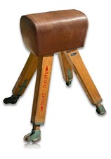 BENZ - alter Turnbock - Rindsleder - massiv Hartholz - Stufenlose Verstellung