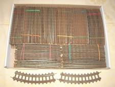 96 lang gebogene und 10 lange gerade "gealterte" Gleise für  Stadtilm  Spur S