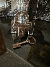 Antikes Dreieckschloss mit