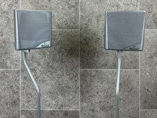 Magnat Surround Speaker Silber mit Ständer Lautsprecher Boxen Cube Halter