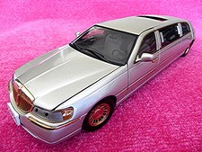 1:18 Lincoln Town Car Stretchlimousine 2001 gold Sun Star OVP