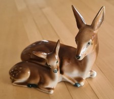 Figurenpaar "liegendes Reh mit
