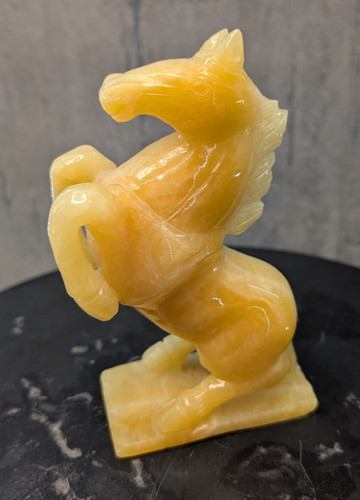Pferd aus gelbe jade - pferd,