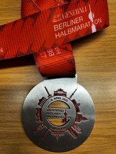 Medaille vom Halbmarathon Berlin April 2025, Finisher Medaille