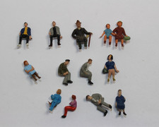 hf1477, Alte Preiser/MERTEN 12 tlg. interessante Figuren Sitzende TOP H0 1:87