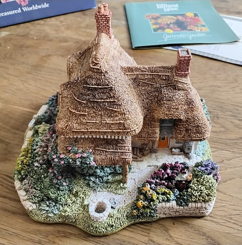 Lilliput lane gertrudes garden - gertrudes,