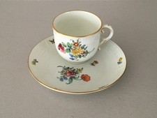 Nymphenburg Porzellan Mokkatasse mit Untertasse handbemalt bunte Blumen Goldrand