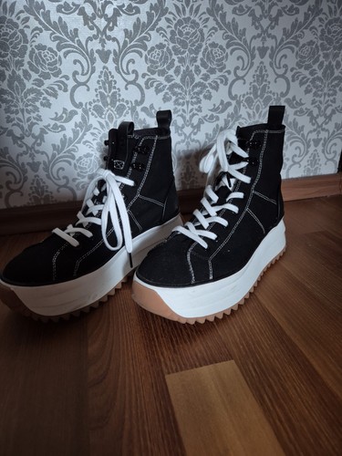 Stylische und bequeme sneaker - und,