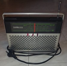 Rarität Vintage 1978 Tragbarer Sanwa 6050 A Radio Kabel und Batterie Betrieb