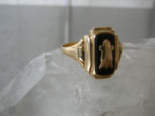 HIGH SCHOOL RING 1966  10 Kt