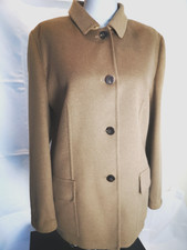 Schlichte hochwertige leichte lange Jacke / kurzer Mantel von TRIXI SCHOBER