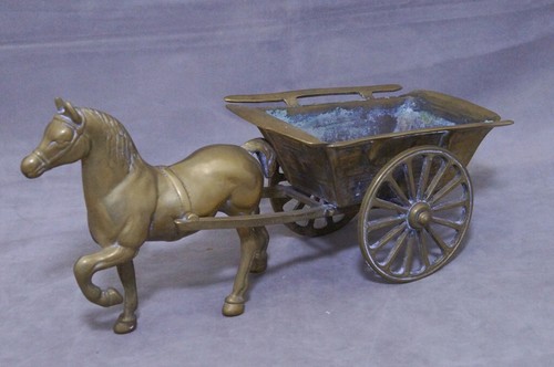 Pferd mit wagen kutusche - pferd,