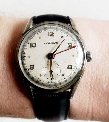 Leonidas suit watch with date