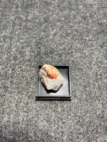 Realgar auf matrix binntal - matrix,,