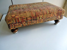 Alte Fußbank, Fußhocker, Hockerchen, Schemel restauriert mit neuem Bezug