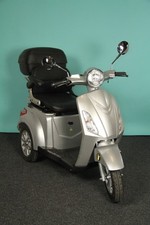 Elektroscooter  Nova Motors