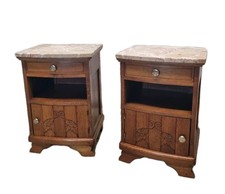 Zwei Nachttische