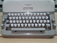 Alte Schreibmaschine ADLER