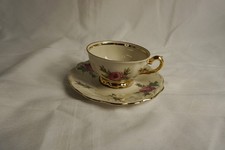 Hübsche Moccatasse,weißes Porzellan mit Rosendekor von Bareuther*