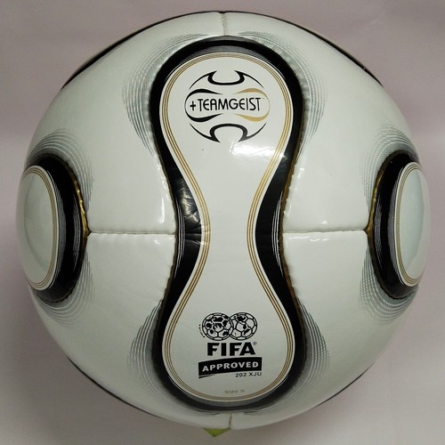 Adidas teamgeist berlin fifa - adidas,