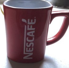 Schöne  rote Sammeltasse von