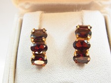 Schöne Granat Ohrstecker 333
