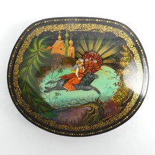 RUSSISCHE LACKARBEIT MÄRCHENSZENE SCHMUCKKÄSTCHEN - SIGNIERT