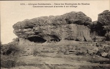 Ak Macina Mali, Berghöhlen dienen als Eingang zum Dorf - 4927172