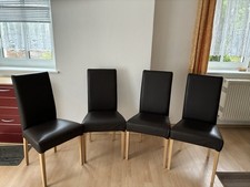 Vier Stühle