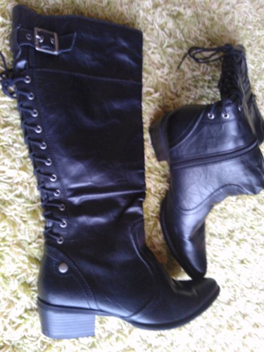 Damenstiefel schwarz aus