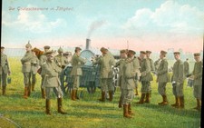 Soldaten an der Gulaschkanone