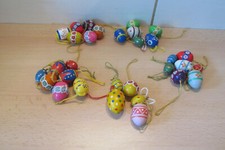 31 DDR Ostereier bemalt Holz und Pappmachee - bunte Farben - 2 - 3,5 cm