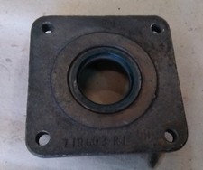 Lagerdeckel vom Getriebe 718 603 R1 IHC / Mc Cormick D-439 - D-Serie - 432 324