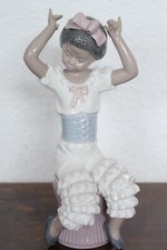 DEKORATIVE PORZELLANFIGUR