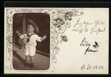 Foto-AK Kleiner Junge im Matrosenanzug mit Strohhut, Passepartout 