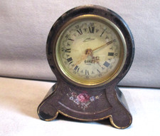 Kleine alte Kaminuhr von