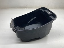 Verkleidung, Staufach unter